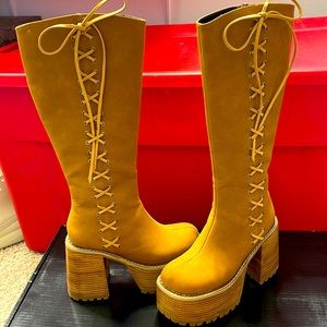 Unique classic Delias brown boot size 8